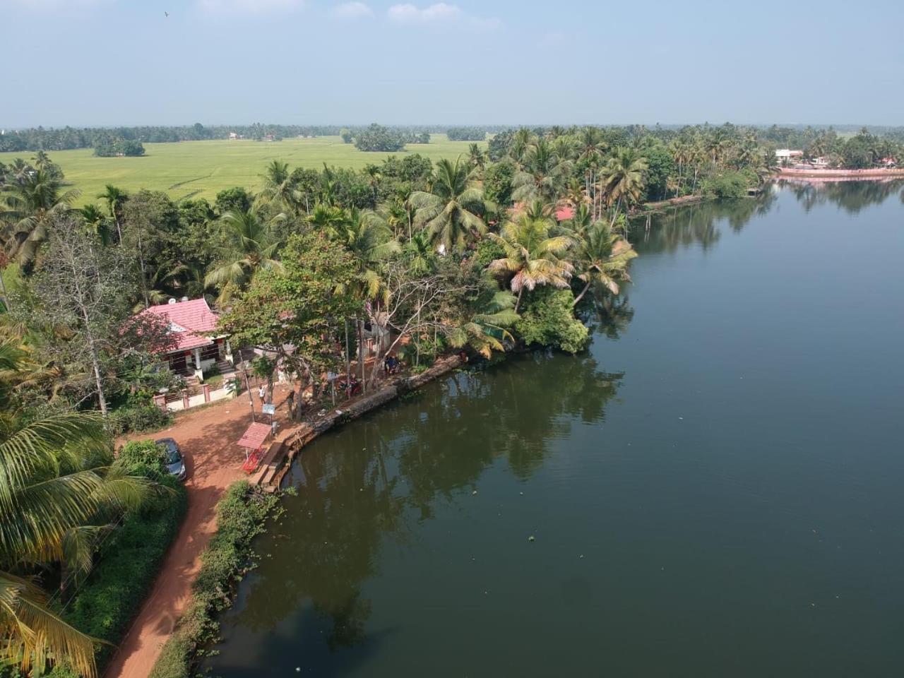Punerjeni Homes Alappuzha Zewnętrze zdjęcie