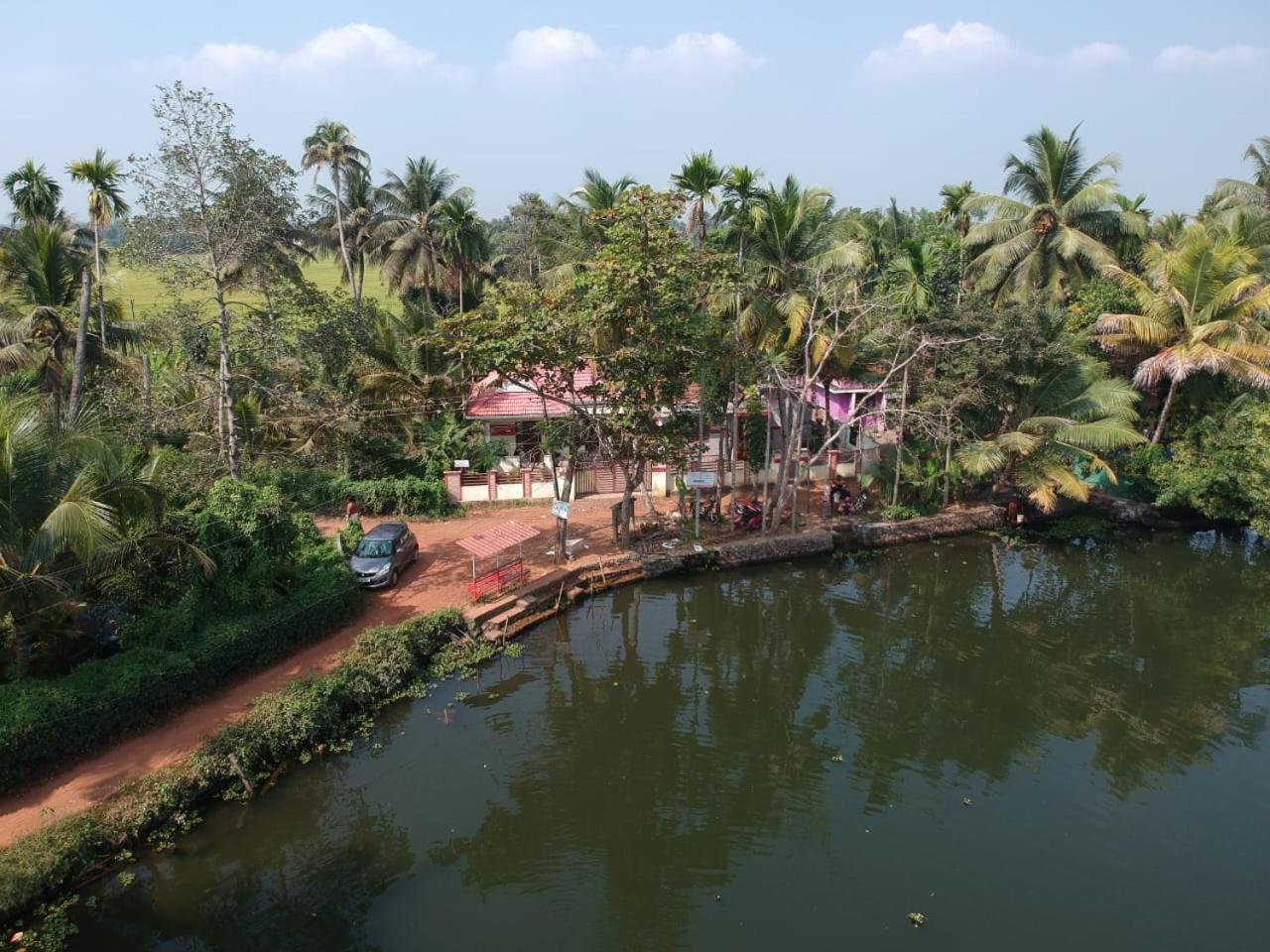Punerjeni Homes Alappuzha Zewnętrze zdjęcie