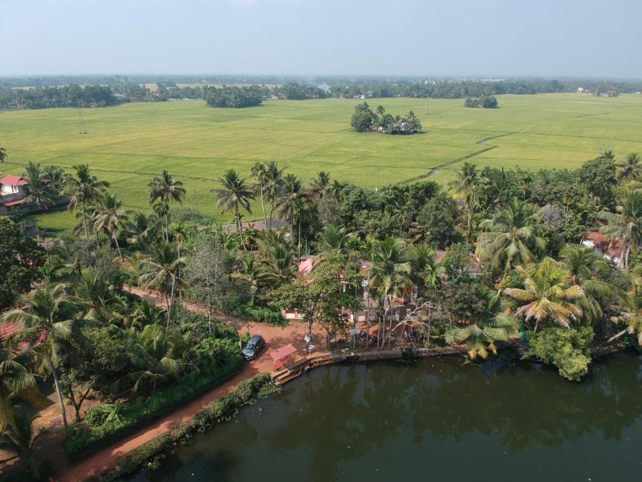 Punerjeni Homes Alappuzha Zewnętrze zdjęcie